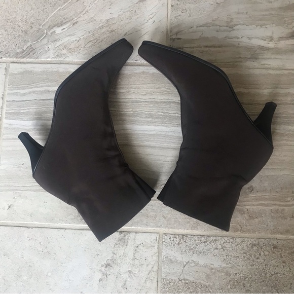 Stuart Weitzman Brown Gore-Tex Ankle Boots, Size 10. - Picture 7 of 11